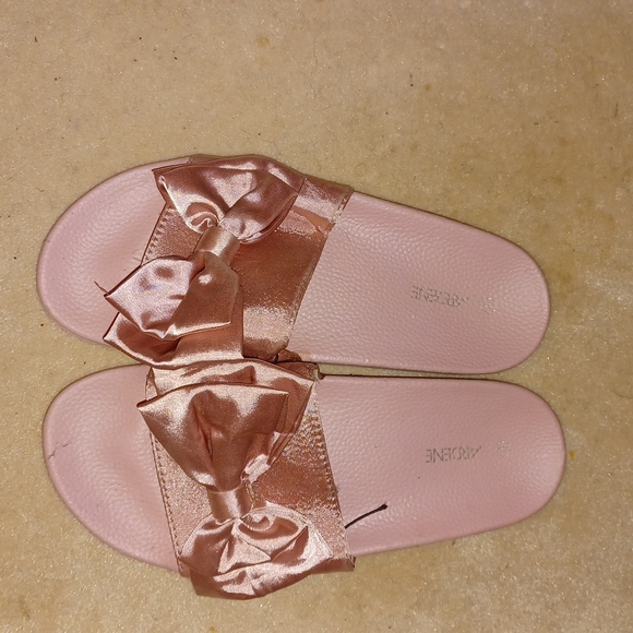 Pink slides brand new perfect condition 2 sizes available 7 & 8 bundle n save - Picture 1 of 3
